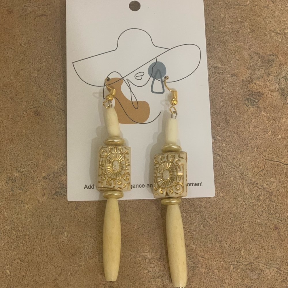 Fashionable Cream and gold earrings